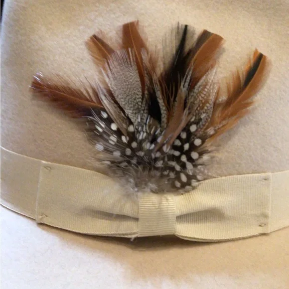 NEW! Rare Wyeth Cream Fedora Hat with Feather Accent Women display picture 2